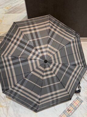 🔥🔥 Burberry Fully Opaque, UV-Blocking Sun & Rain Umbrella